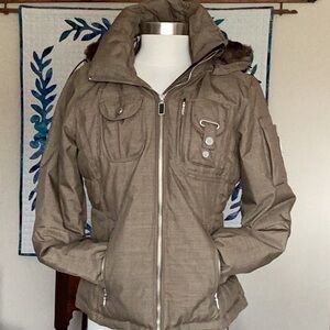LIKE NEW OBERMEYER SKI/SNOWBOARD/COLD WEATHER JACKET!